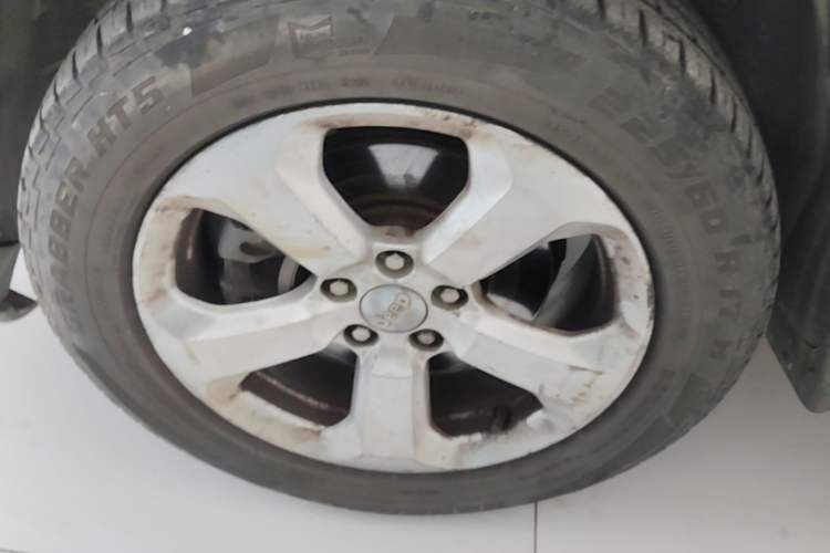 Used Jeep Compass 2017 200T Automatic Family Edition Left Front Wheel Hub
