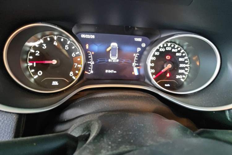Used Jeep Compass 2017 200T Automatic Family Edition Odometer Close Up