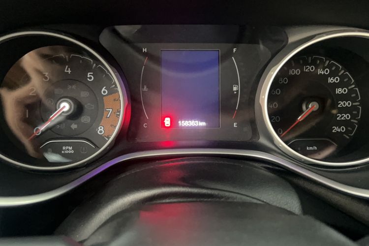 Used Jeep Compass 2017 200T Automatic Comfort Edition Odometer Close Up