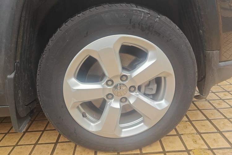 Used Jeep Compass 2017 200T Automatic Enjoyment Version Right Front Wheel Hub