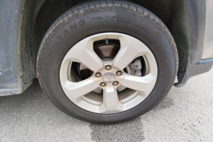 Used Jeep Compass 2017 200T Automatic Family Edition Right Front Wheel Hub