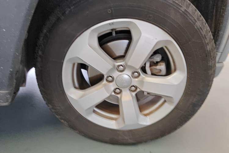 Used Jeep Compass 2017 200T Automatic Family Edition Right Front Wheel Hub