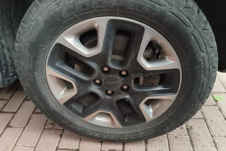 Used Jeep Compass 2017 200TS Automatic High-Performance All-Wheel Drive Edition Right Front Wheel Hub