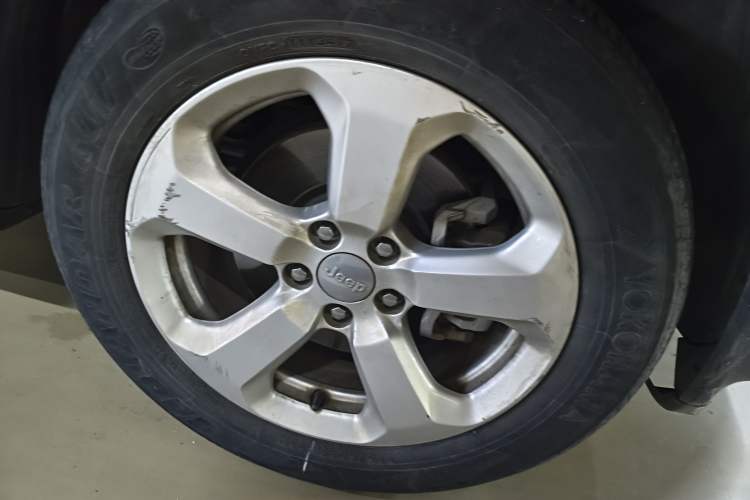 Used Jeep Compass 2017 200T Automatic Family Edition Right Front Wheel Hub