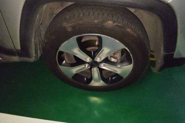 Used Jeep Compass 2017 200T Automatic Prestige Edition Right Front Wheel Hub