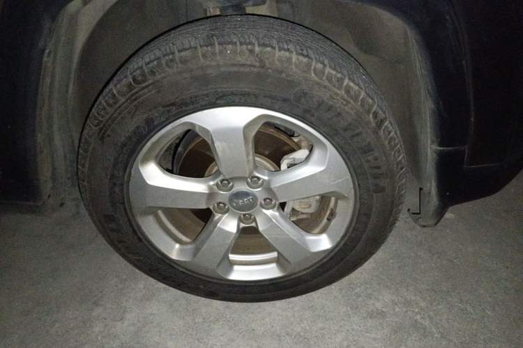 Used Jeep Compass 2017 200T Automatic Family Edition Right Front Wheel Hub