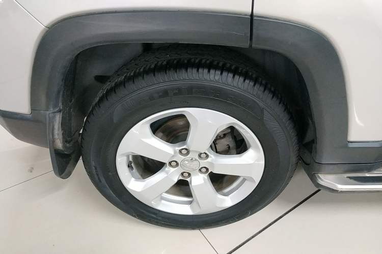 Used Jeep Compass 2017 200T Automatic Family Edition Right Rear Wheel Hub