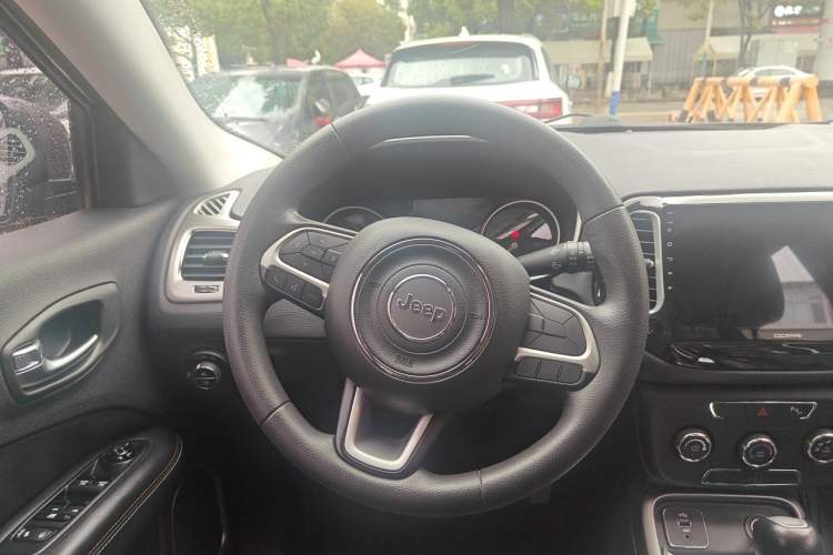 Used Jeep Compass 2017 200T Automatic Enjoyment Version Steering Wheel