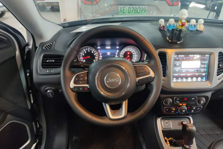 Used Jeep Compass 2017 200T Automatic Family Edition Steering Wheel