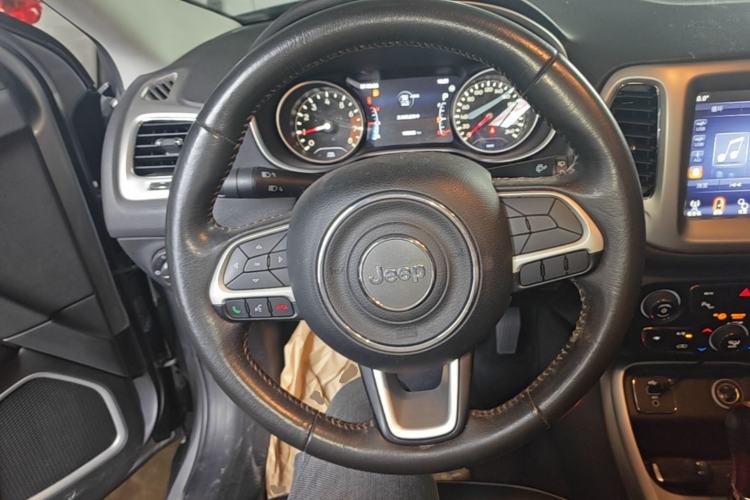 Used Jeep Compass 2017 200T Automatic Family Edition Steering Wheel