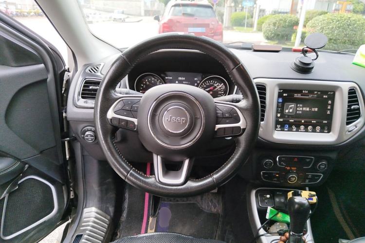 Used Jeep Compass 2017 200T Automatic Family Edition Steering Wheel