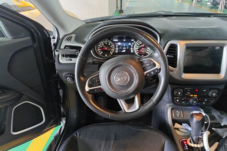 Used Jeep Compass 2017 200T Automatic Family Edition Steering Wheel