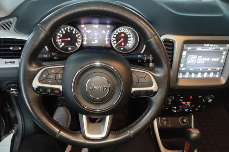 Used Jeep Compass 2017 200T Automatic Family Edition Steering Wheel