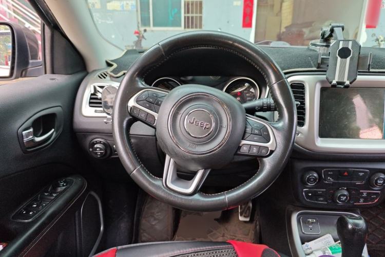 Used Jeep Compass 2017 200T Automatic Family Edition Steering Wheel