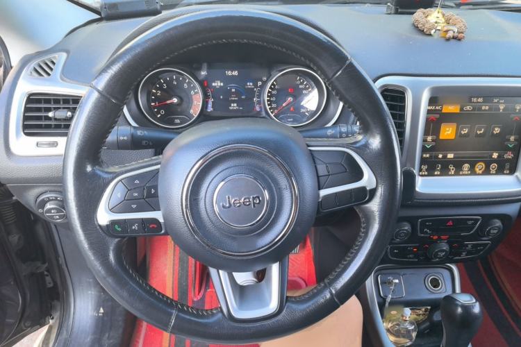 Used Jeep Compass 2017 200T Automatic Family Edition Steering Wheel