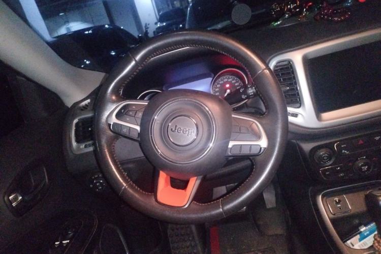 Used Jeep Compass 2017 200T Automatic Family Edition Steering Wheel