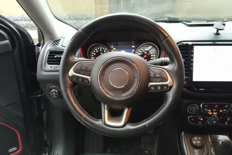 Used Jeep Compass 2017 200TS Automatic High-Performance All-Wheel Drive Edition Steering Wheel