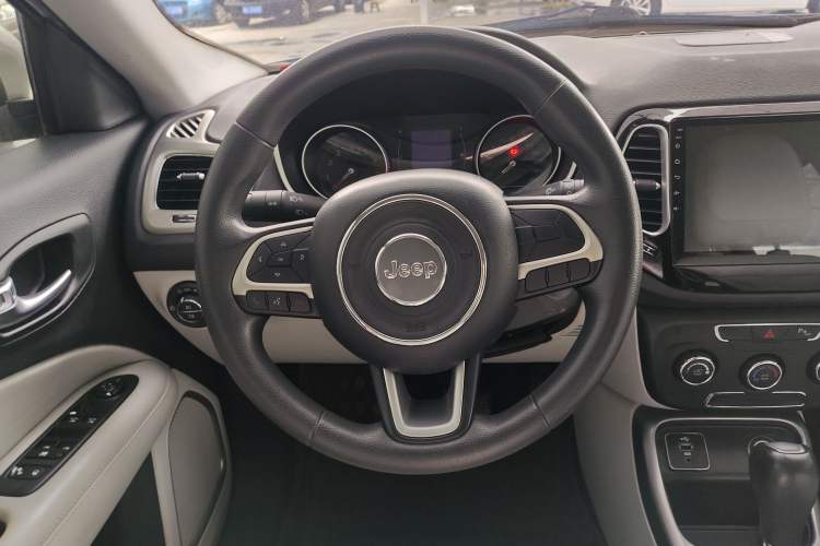 Used Jeep Compass 2017 200T Automatic Comfort Edition Steering Wheel
