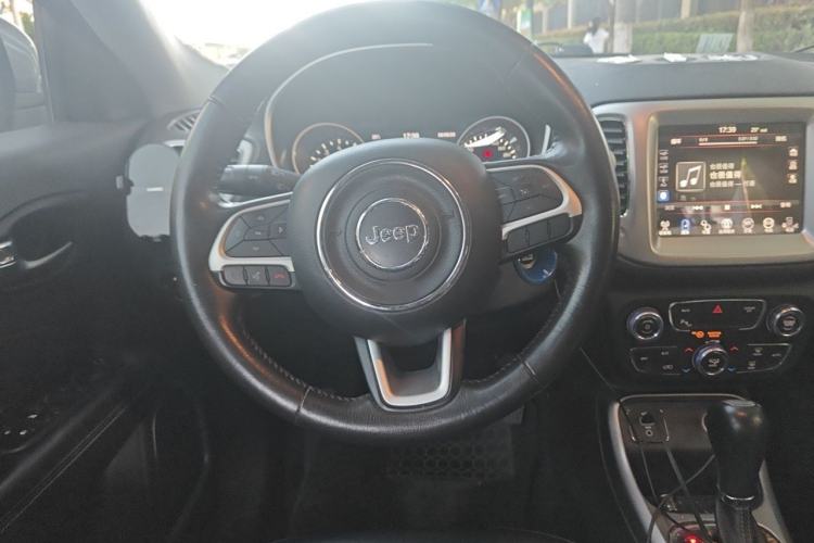 Used Jeep Compass 2017 200T Automatic Family Edition Steering Wheel