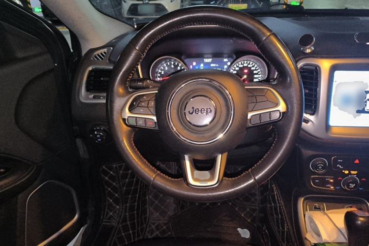 Used Jeep Compass 2017 200T Automatic Family Edition Steering Wheel