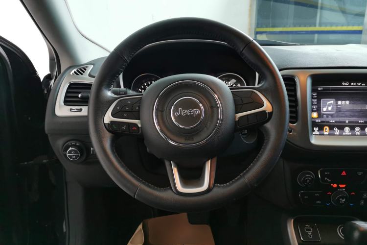 Used Jeep Compass 2017 200T Automatic Family Edition Steering Wheel