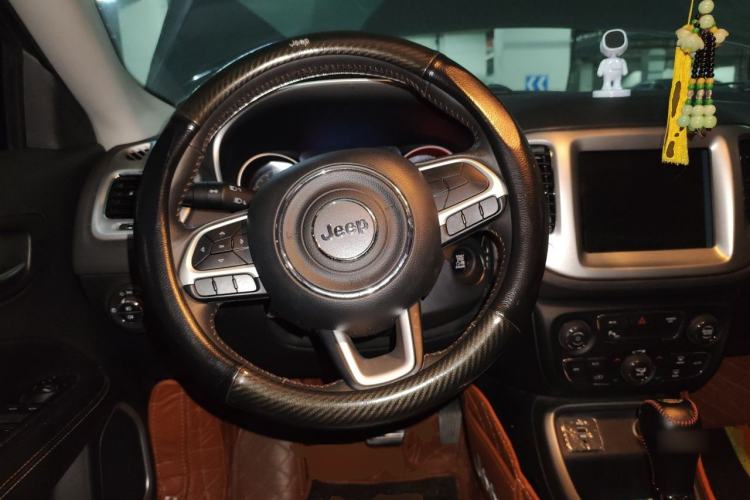 Used Jeep Compass 2017 200T Automatic Family Edition Steering Wheel
