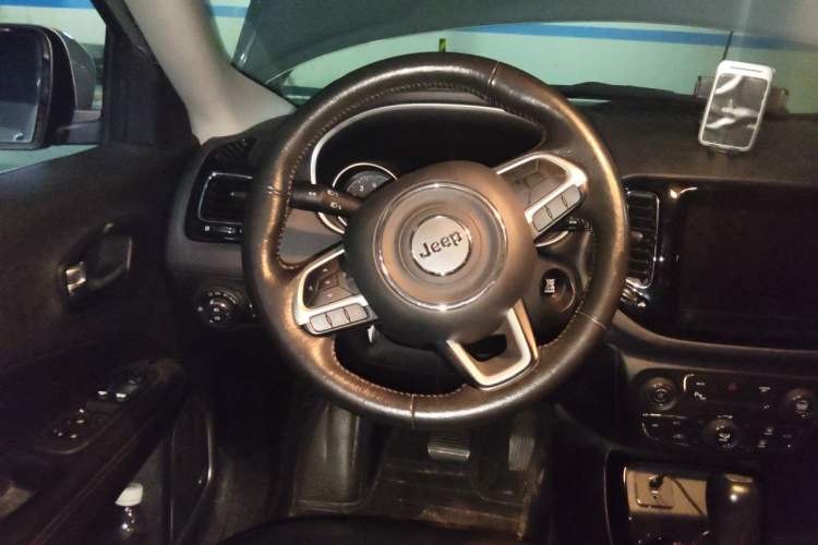 Used Jeep Compass 2017 200T Automatic Prestige Edition Steering Wheel