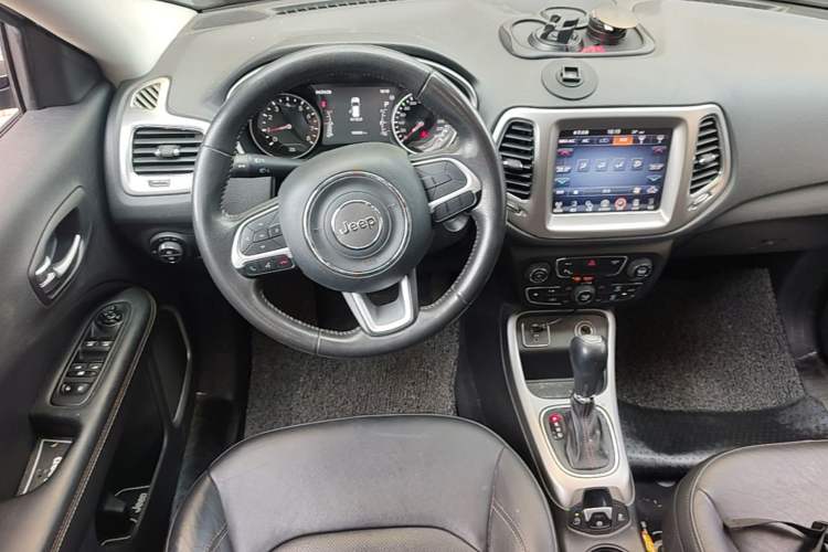 Used Jeep Compass 2017 200T Automatic Family Edition Steering Wheel
