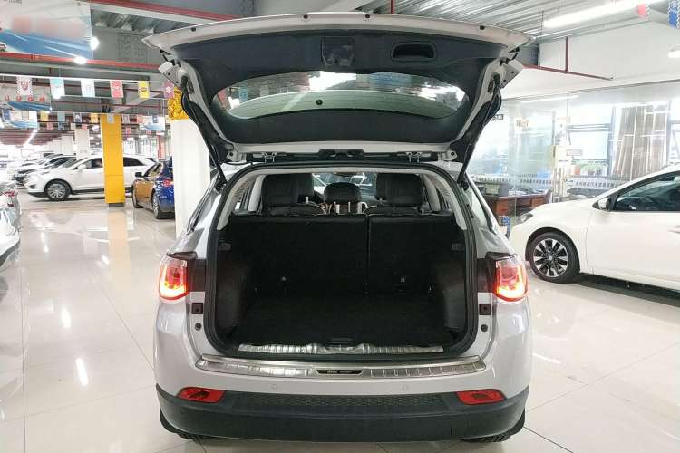 Used Jeep Compass 2017 200T Automatic Family Edition Trunk