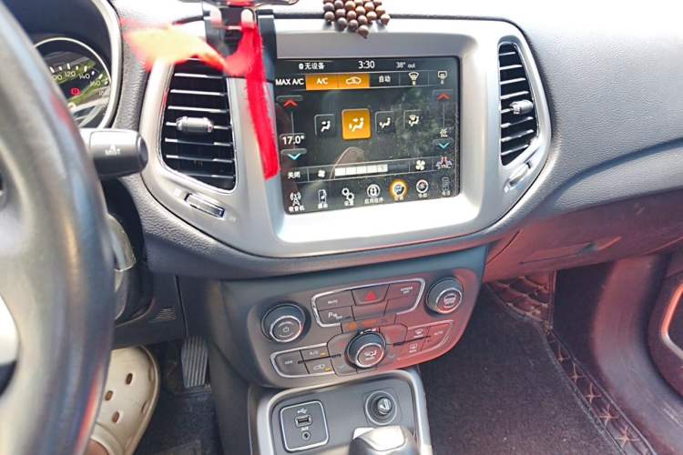 Used Jeep Compass 2017 200T Automatic Family Edition Audio And AC Panel