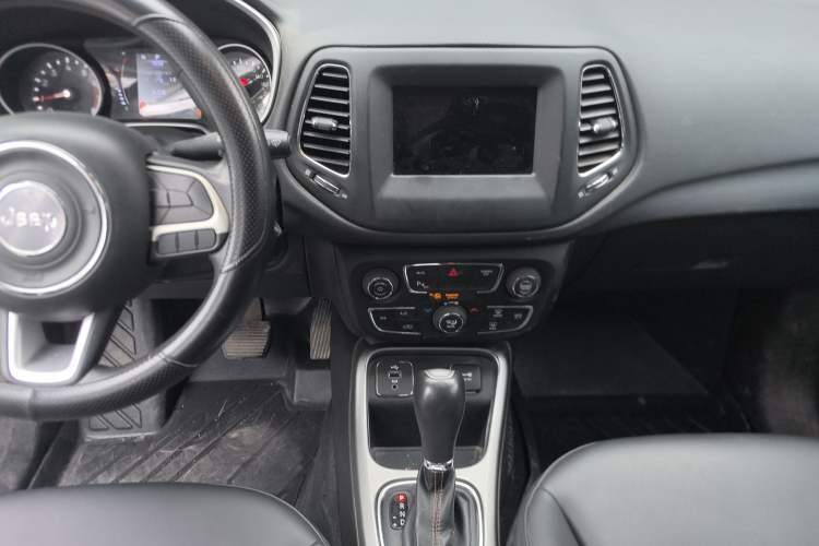 Used Jeep Compass 2017 200T Automatic Enjoyment Version Audio And AC Panel