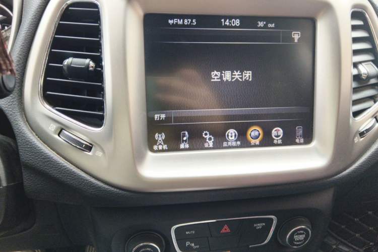 Used Jeep Compass 2017 200T Automatic Family Edition Audio And AC Panel