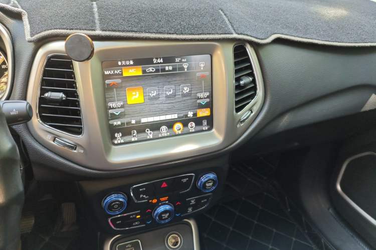 Used Jeep Compass 2017 200T Automatic Family Edition Audio And AC Panel