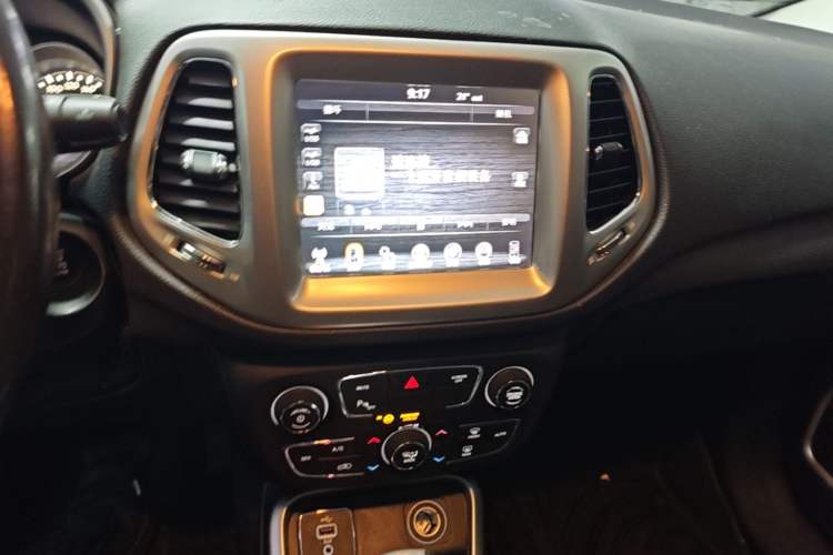 Used Jeep Compass 2017 200T Automatic Family Edition Audio And AC Panel