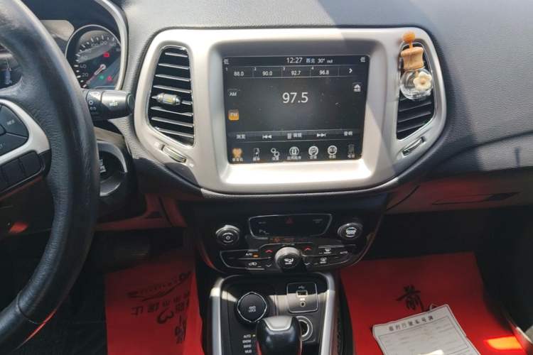Used Jeep Compass 2017 200T Automatic Family Enjoyment Four-Wheel Drive Edition Audio And AC Panel