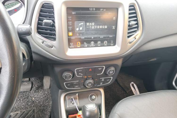 Used Jeep Compass 2017 200T Automatic Family Edition Audio And AC Panel