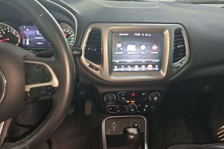 Used Jeep Compass 2017 200T Automatic Family Edition Audio And AC Panel