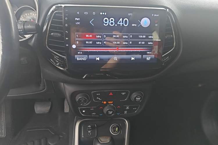 Used Jeep Compass 2017 200T Automatic Family Edition Audio And AC Panel