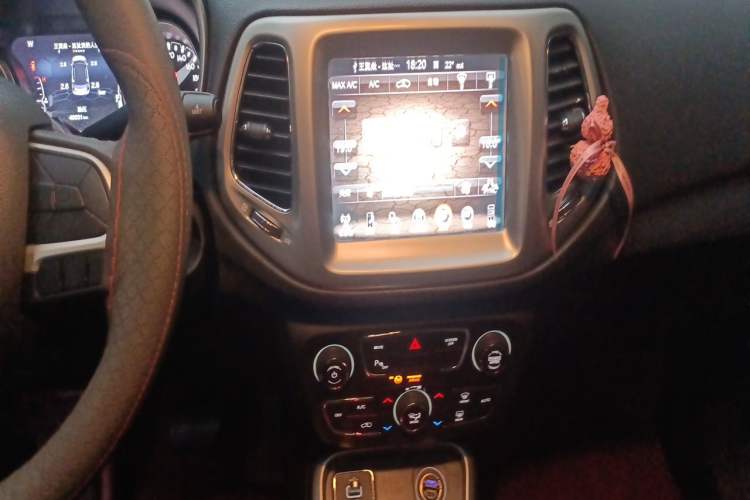 Used Jeep Compass 2017 200T Automatic Family Edition Audio And AC Panel