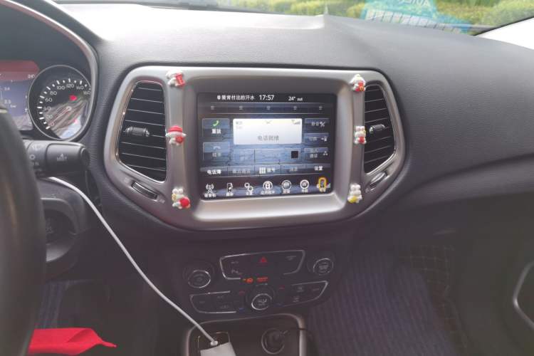 Used Jeep Compass 2017 200T Automatic Family Edition Audio And AC Panel