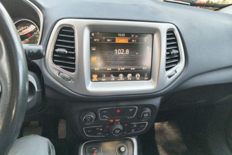 Used Jeep Compass 2017 200T Automatic Family Edition Audio And AC Panel