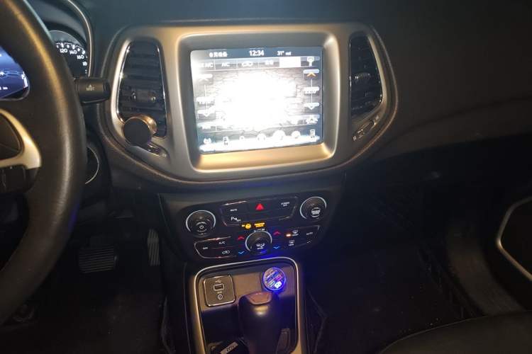 Used Jeep Compass 2017 200T Automatic Family Edition Audio And AC Panel