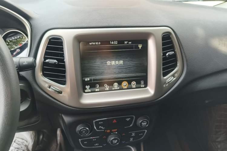 Used Jeep Compass 2017 200T Automatic Family Edition Audio And AC Panel