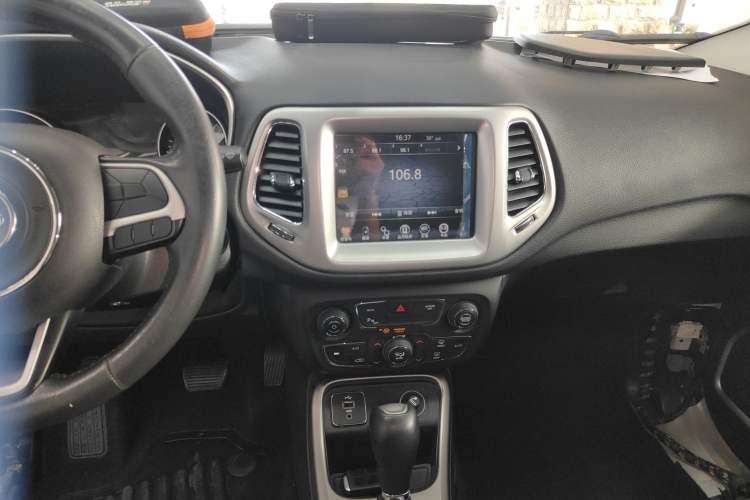Used Jeep Compass 2017 200T Automatic Family Edition Audio And AC Panel