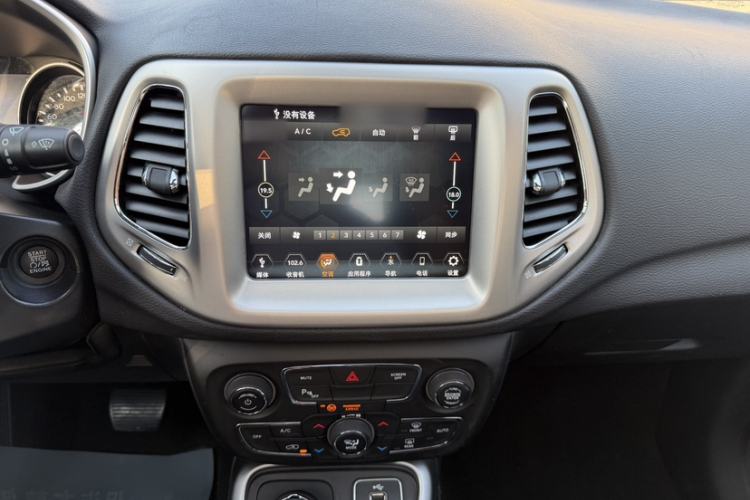 Used Jeep Compass 2017 200T Automatic Family Enjoyment Four-Wheel Drive Edition Audio And AC Panel