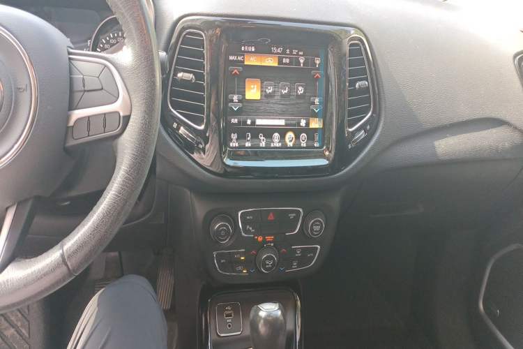 Used Jeep Compass 2017 200T Automatic Prestige Edition Audio And AC Panel
