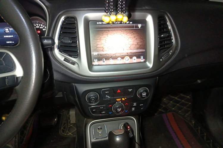 Used Jeep Compass 2017 200T Automatic Family Edition Audio And AC Panel