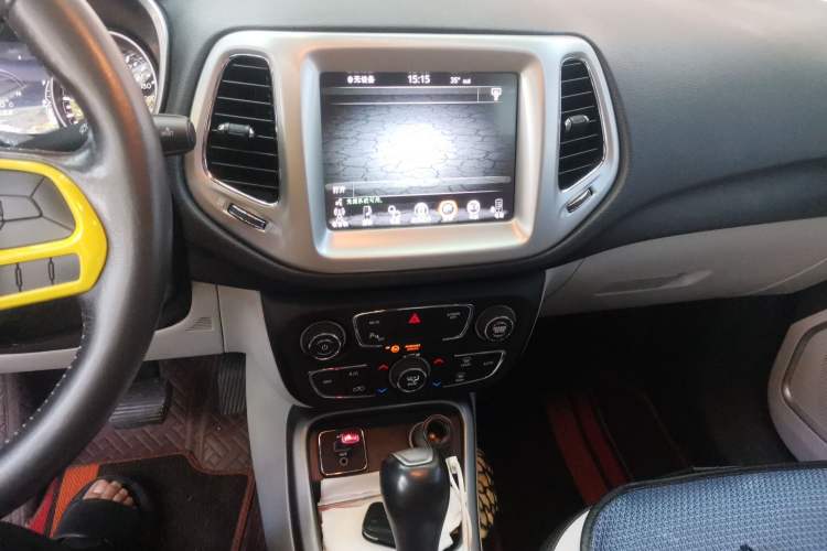 Used Jeep Compass 2017 200T Automatic Family Edition Audio And AC Panel