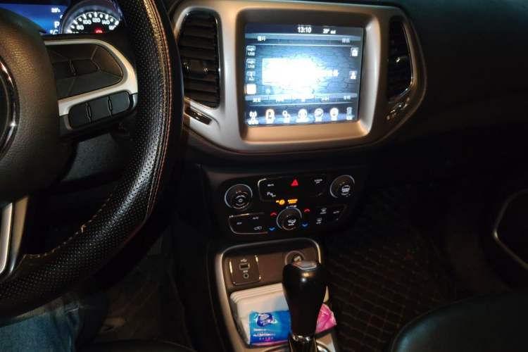 Used Jeep Compass 2017 200T Automatic Family Edition Audio And AC Panel
