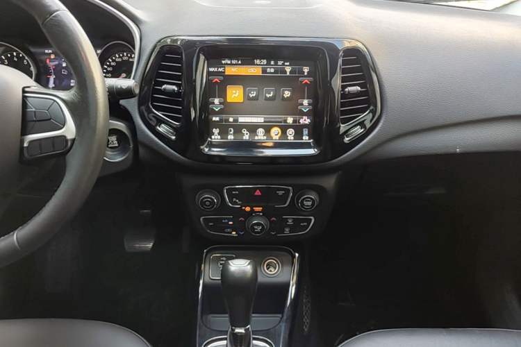 Used Jeep Compass 2017 200T Automatic Family Edition Audio And AC Panel